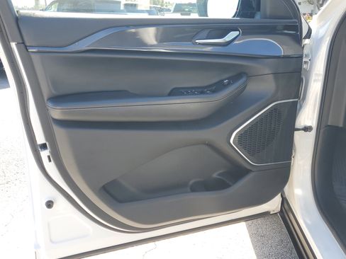 Used 2021 Jeep Grand Cherokee L Altitude image 19