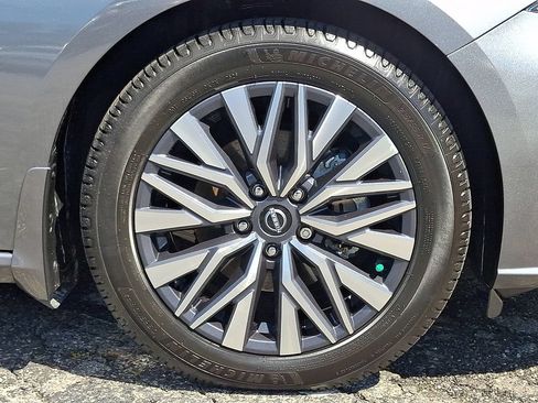 Certified 2023 Nissan Altima 2.5 SV w/ SV Premium Package FWD image 9