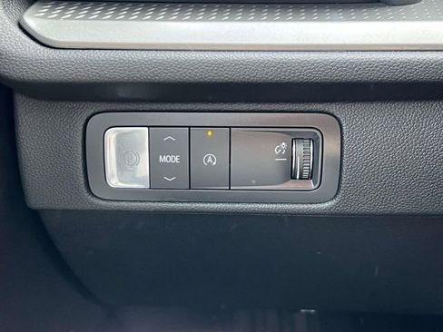 Used 2025 Chevrolet Traverse LT image 22