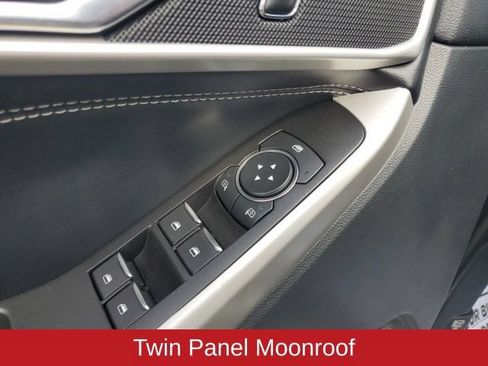 Used 2022 Ford Explorer XLT w/ Equipment Group 202A AWD/4WD image 29