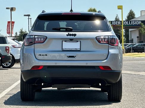 Used 2023 Jeep Compass Latitude w/ Convenience Group AWD/4WD image 8