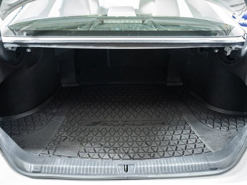 Used 2020 Toyota Avalon XLE w/ Moonroof Package image 10