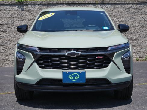 Used 2024 Chevrolet Trax RS w/ Driver Confidence Package FWD image 2