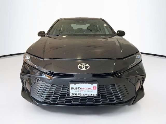 Used 2025 Toyota Camry SE FWD image 2