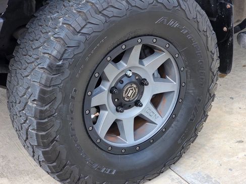 Used 2014 Toyota Tundra SR5 w/ SR5 Upgrade Package image 39