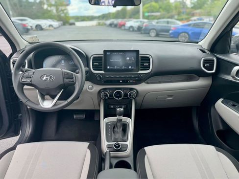 Certified 2025 Hyundai Venue SEL image 14