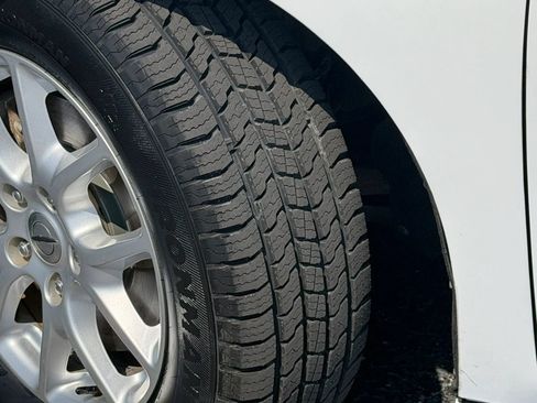 Used 2022 Chrysler Pacifica Touring-L FWD image 4