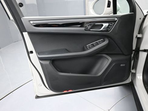 Certified 2023 Porsche Macan Turbo AWD/4WD image 15