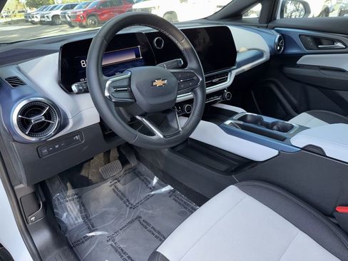 Used 2025 Chevrolet Equinox EV LT image 15
