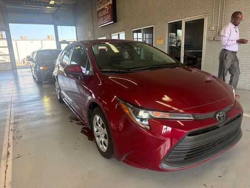 Used 2025 Toyota Corolla LE FWD image 3