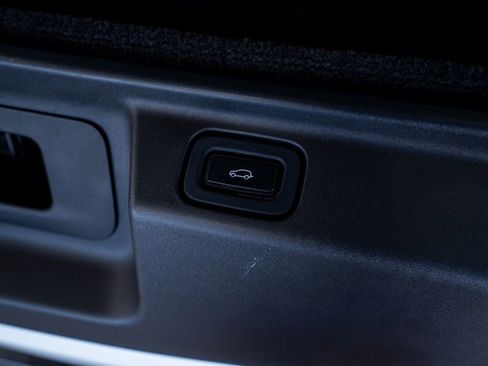 Used 2023 Land Rover Range Rover SE image 64