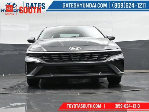 Used 2025 Hyundai Elantra SE FWD image 35