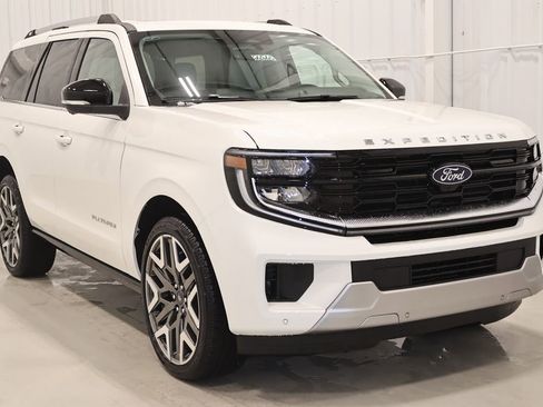 New 2026 Ford Expedition Platinum w/ Platinum Ultimate Package AWD/4WD image 3