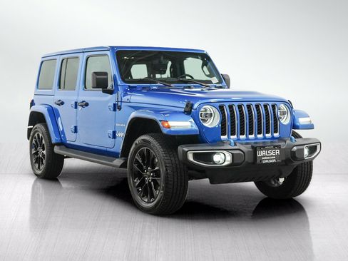 Used 2022 Jeep Wrangler Unlimited Sahara w/ Cold Weather Group AWD/4WD image 7