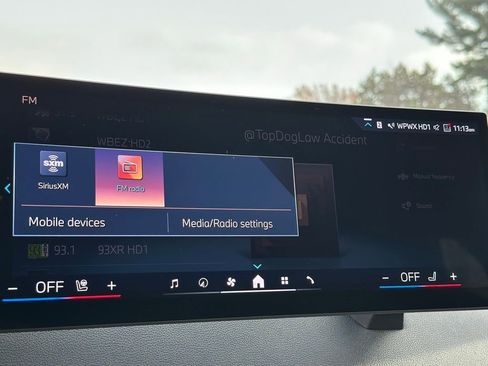 Certified 2025 BMW iX xDrive50 w/ Premium Package image 38