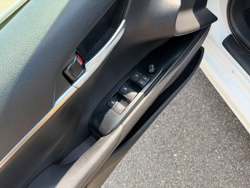 Used 2020 Toyota Camry SE FWD image 17