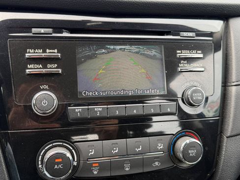 Used 2017 Nissan Rogue S FWD image 17
