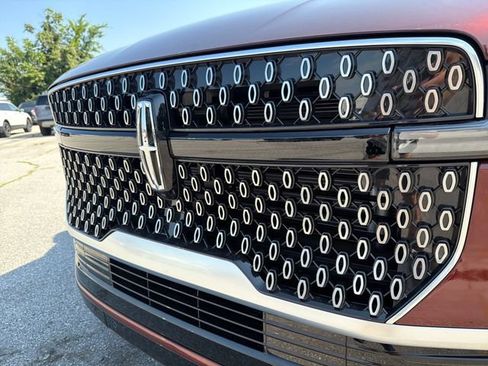 New 2027 Lincoln Navigator Reserve AWD/4WD image 13