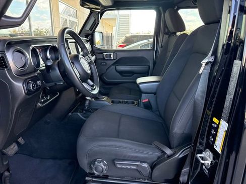 Used 2023 Jeep Gladiator Sport image 9