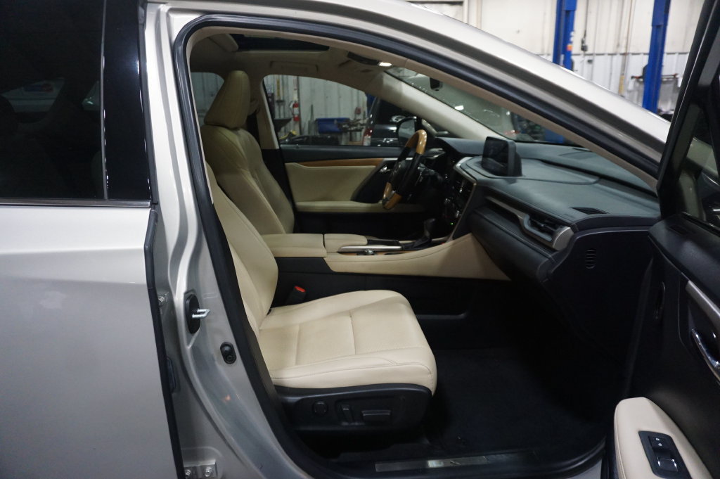 Used 2021 Lexus RX 350L FWD w/ Premium Package image 18