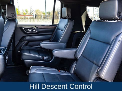 Used 2023 Chevrolet Suburban Premier image 12