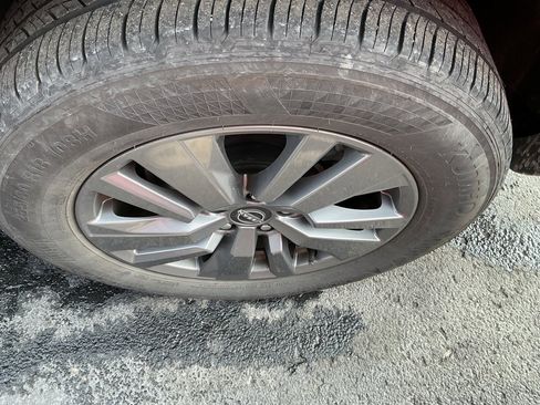 Used 2025 Nissan Pathfinder SV image 9