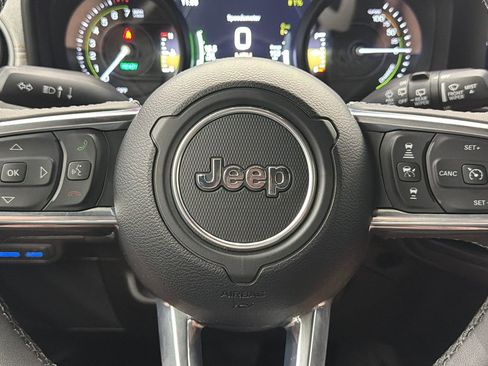 Used 2025 Jeep Wrangler Unlimited Sahara w/ Safety Group image 28