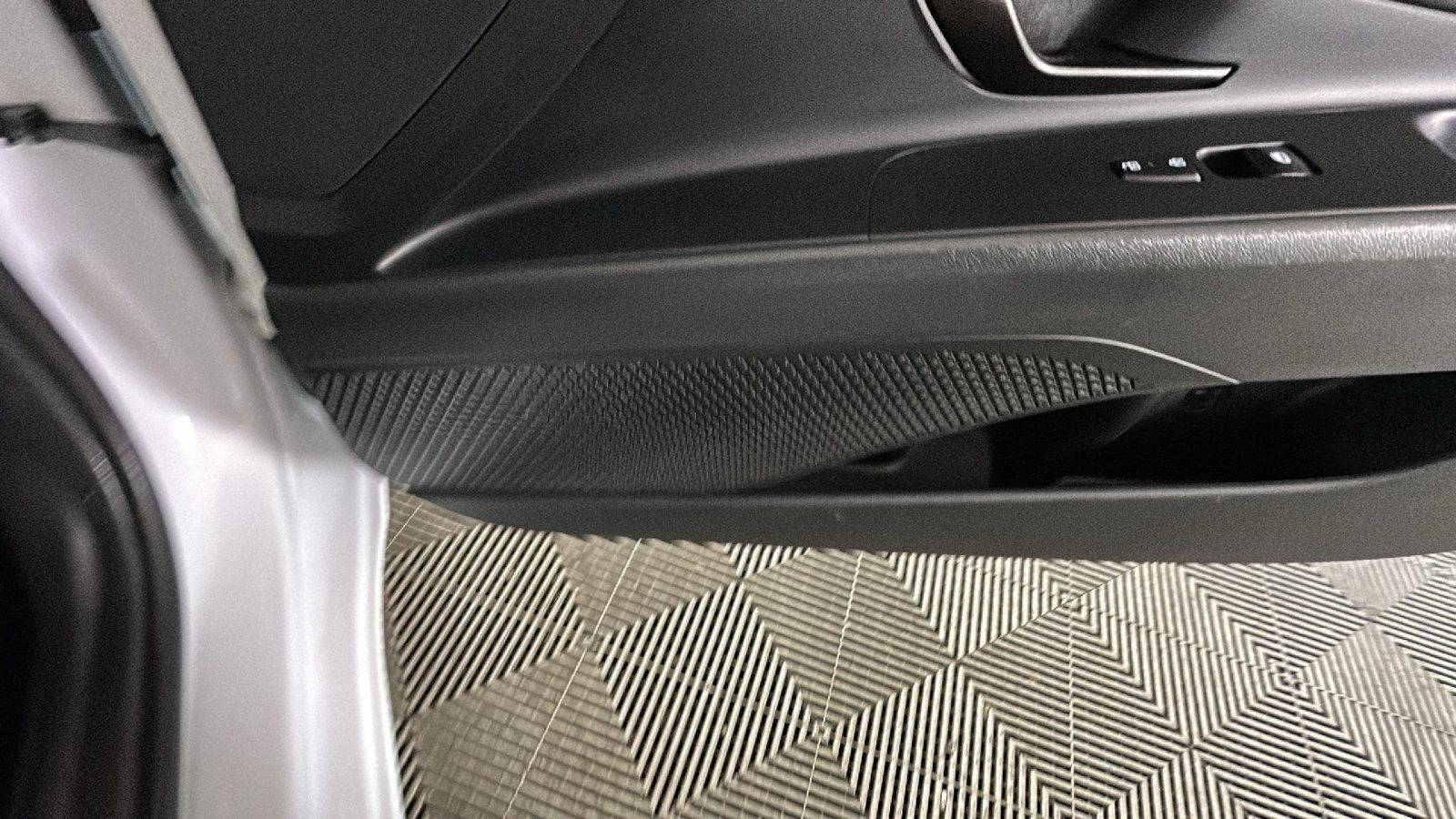 Used 2025 Hyundai Elantra SEL FWD image 36