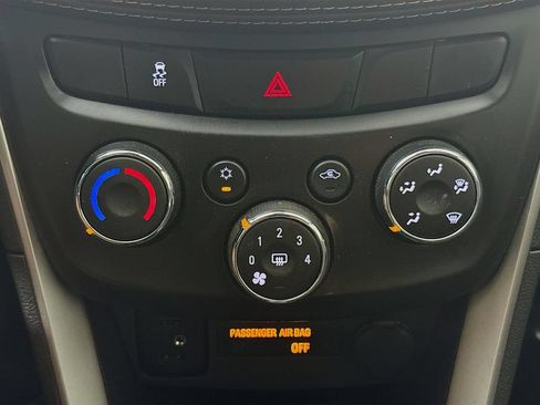Used 2022 Chevrolet Trax LS w/ Tint and Cruise Package FWD image 15