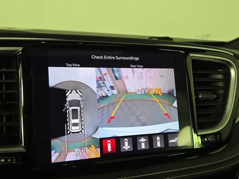 Used 2022 Chrysler Pacifica Limited w/ Uconnect Theater Family Group image 19