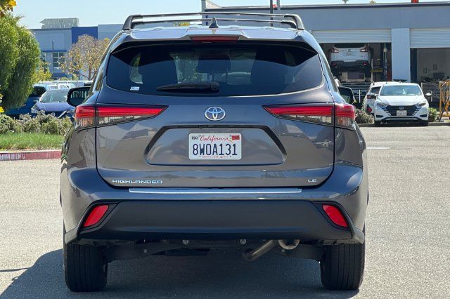 Used 2021 Toyota Highlander LE FWD image 5