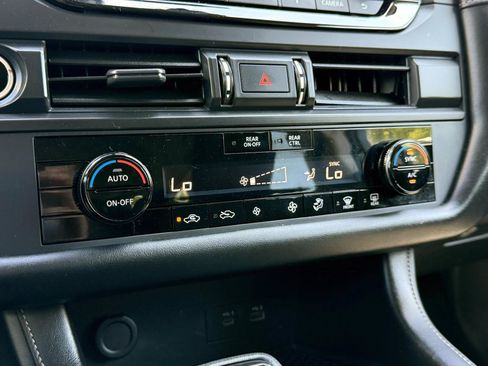 Used 2023 Nissan Pathfinder S AWD/4WD image 25