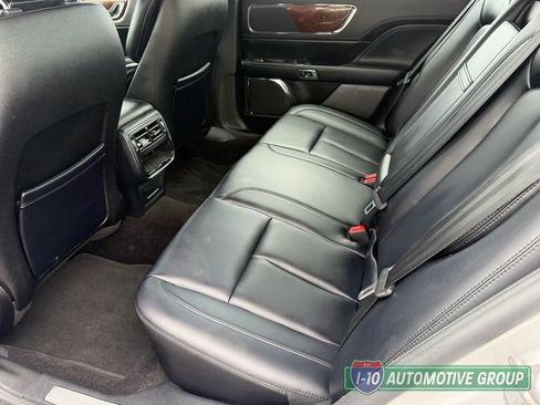 Used 2019 Lincoln Continental Premiere FWD image 19