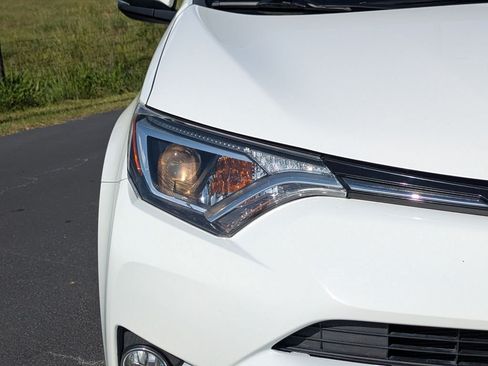 Used 2017 Toyota RAV4 XLE FWD image 10