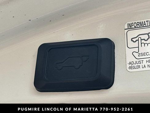 Used 2018 Toyota RAV4 Limited image 19