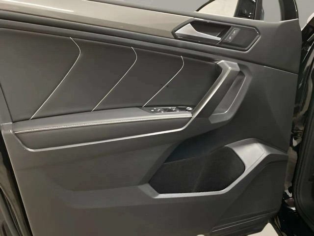 Used 2023 Volkswagen Tiguan SE w/ Panoramic Sunroof Package FWD image 30