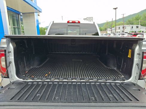 Used 2018 GMC Sierra 1500 SLT w/ SLT Premium Package AWD/4WD image 29