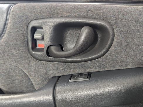 Used 2002 GMC Sonoma SLS w/ Marketing Option Pkg image 14