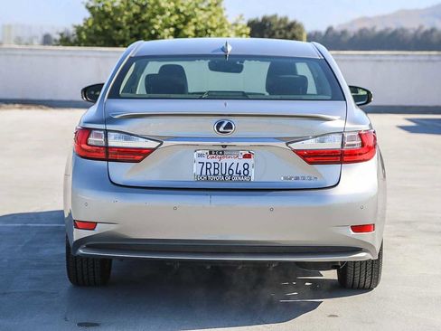 Used 2016 Lexus ES 300h w/ Ultra Luxury Package FWD image 6