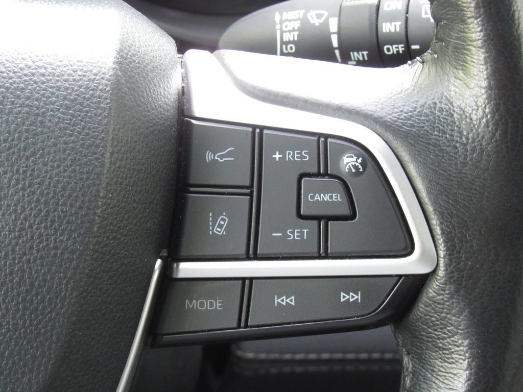 Certified 2024 Toyota Sienna XLE FWD image 28