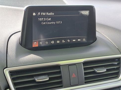 Used 2018 MAZDA MAZDA3 Touring image 17