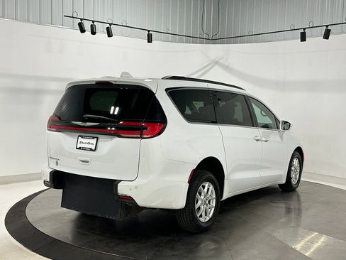 Used 2022 Chrysler Pacifica Touring-L FWD image 6
