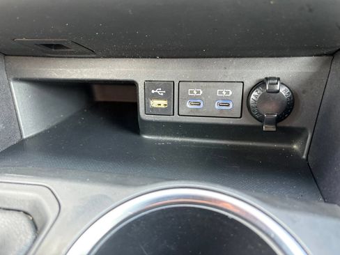 Used 2022 Toyota Highlander LE FWD image 20