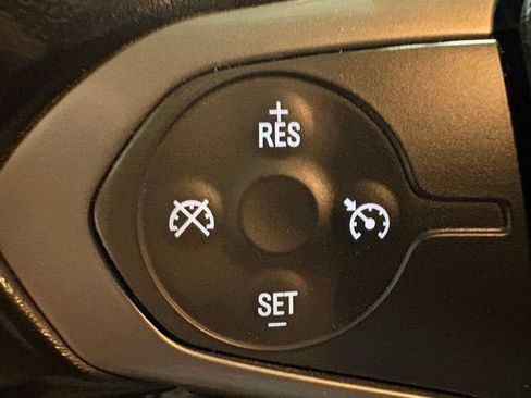 Used 2017 Chevrolet Colorado Z71 AWD/4WD image 7