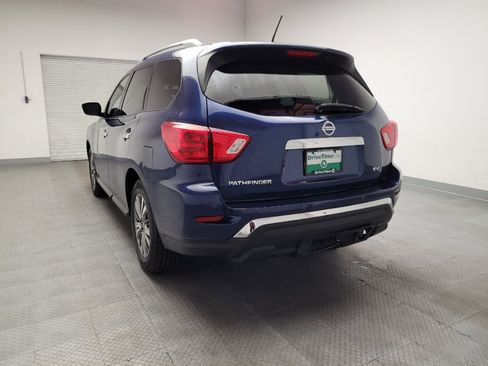 Used 2018 Nissan Pathfinder SV w/ SV Tech Package FWD image 6