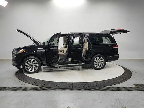Used 2023 Lincoln Navigator L Reserve AWD/4WD image 13