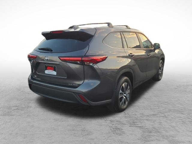 Used 2023 Toyota Highlander XLE AWD/4WD image 7