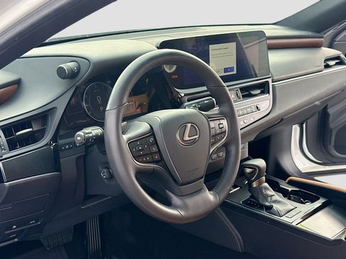 Certified 2023 Lexus ES 250 w/ Premium Package image 4