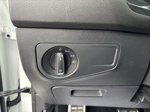 Used 2024 Volkswagen Tiguan SE R-Line image 10