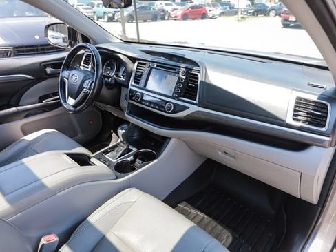 Used 2017 Toyota Highlander Limited Platinum AWD/4WD image 56